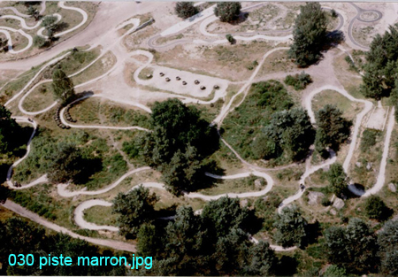 030 piste marron