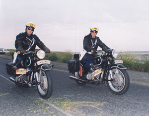 Premire photo officielle. Tour de Bretagne des vhicules anciens, 2003. Cliquez pour agrandir.