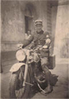 En 1957 en Moselle, un gendarme sur sa DKW personnelle. Cliquez pour agrandir